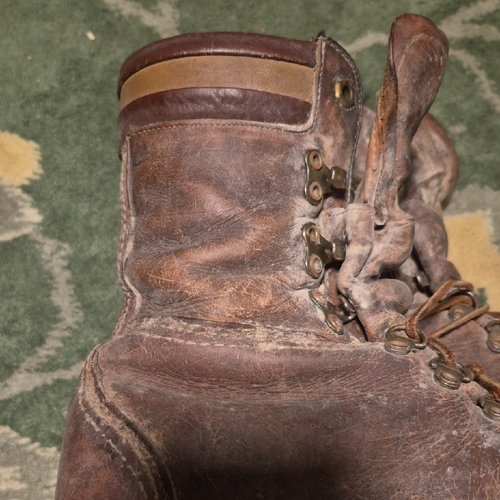 Rugged Men's Tan Leather Boots - Picture 9 of 12